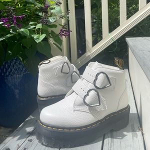Doc Martens Devon Heart Buckle, White, Size 6US